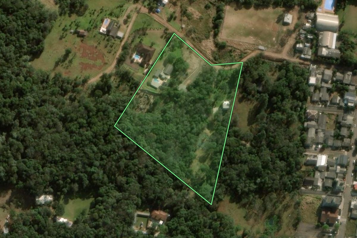 Imagem de satélite do imóvel rural em Chapecó (SC), com o contorno declarado no CAR desenhado por cima.