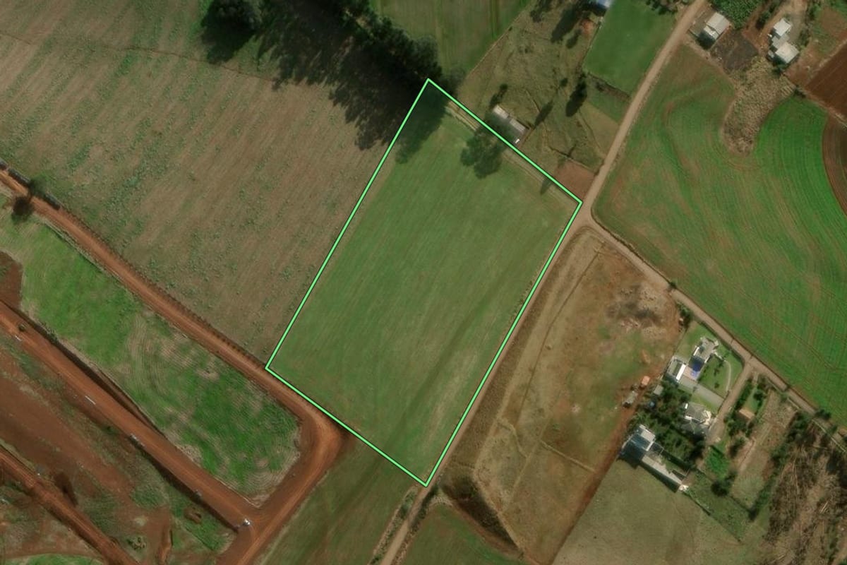 Imagem de satélite do imóvel rural em Chapecó (SC), com o contorno declarado no CAR desenhado por cima.