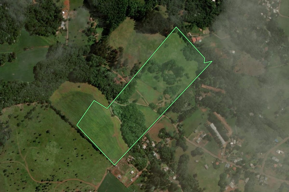 Imagem de satélite do imóvel rural em Chapecó (SC), com o contorno declarado no CAR desenhado por cima.