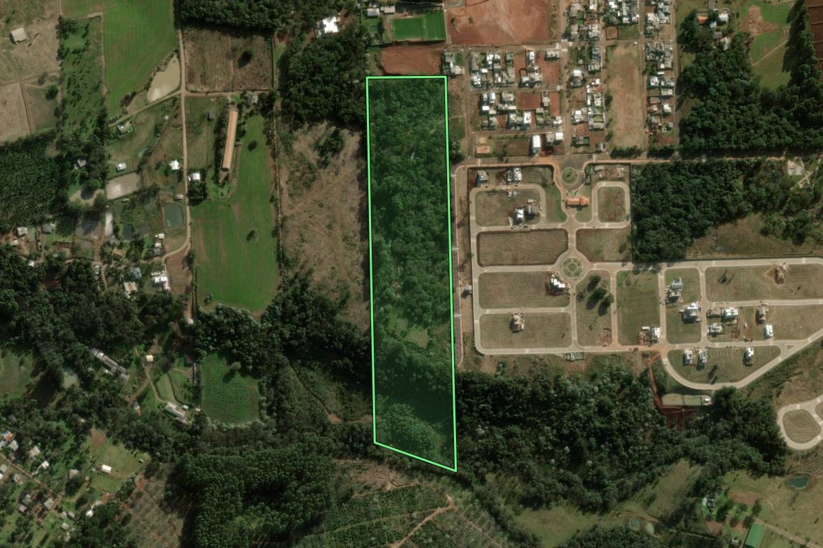 Imagem de satélite do imóvel rural em Chapecó (SC), com o contorno declarado no CAR desenhado por cima.