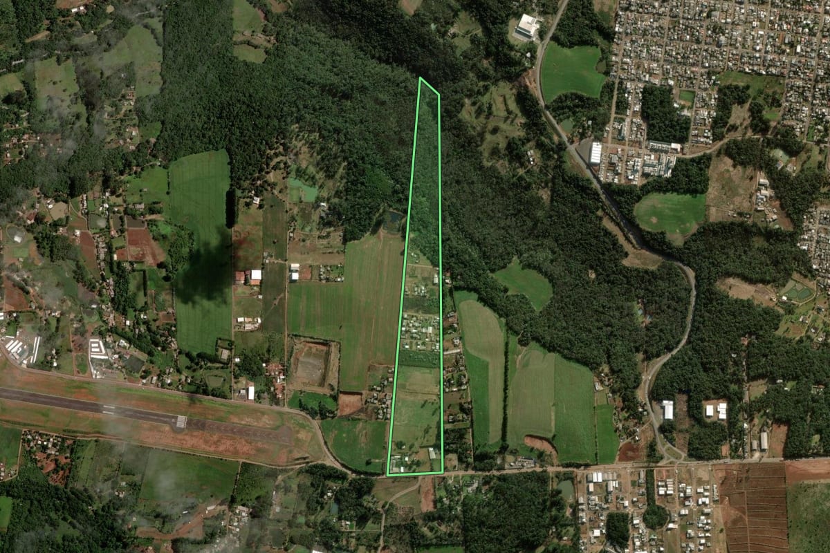 Imagem de satélite do imóvel rural em Chapecó (SC), com o contorno declarado no CAR desenhado por cima.