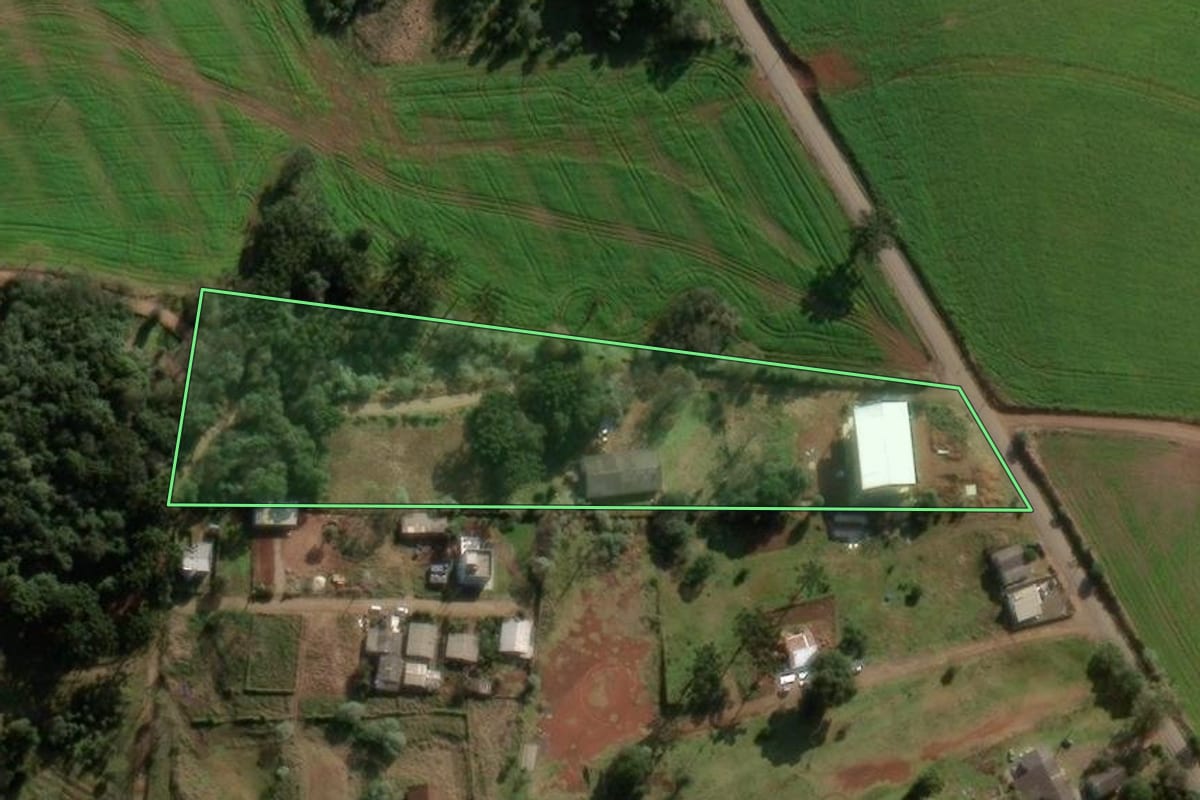 Imagem de satélite do imóvel rural em Chapecó (SC), com o contorno declarado no CAR desenhado por cima.