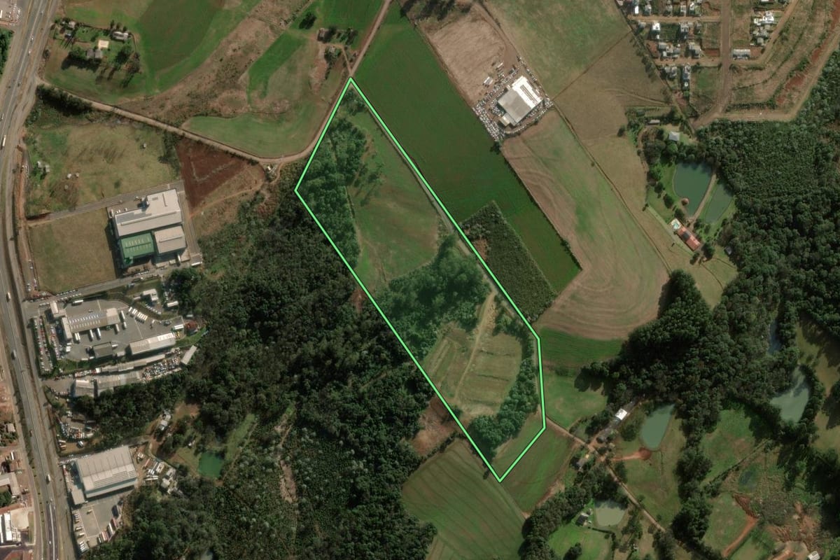 Imagem de satélite do imóvel rural em Chapecó (SC), com o contorno declarado no CAR desenhado por cima.