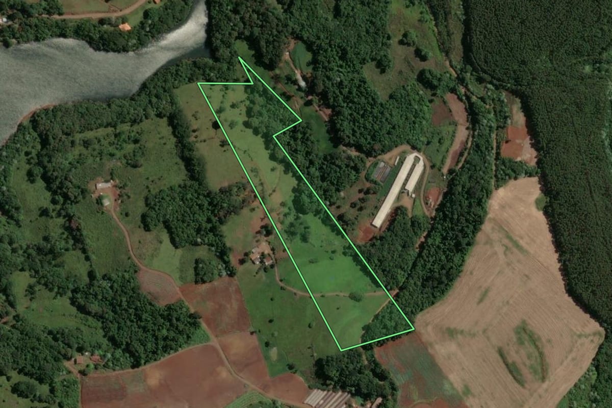 Imagem de satélite do imóvel rural em Concórdia (SC), com o contorno declarado no CAR desenhado por cima.