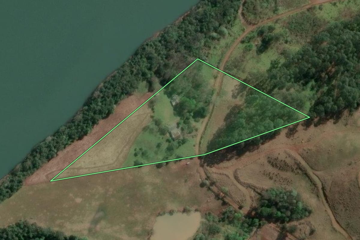 Imagem de satélite do imóvel rural em Concórdia (SC), com o contorno declarado no CAR desenhado por cima.