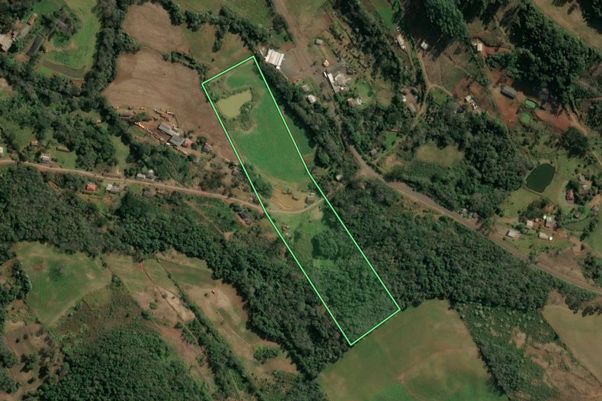 Imagem de satélite do imóvel rural em Concórdia (SC), com o contorno declarado no CAR desenhado por cima.