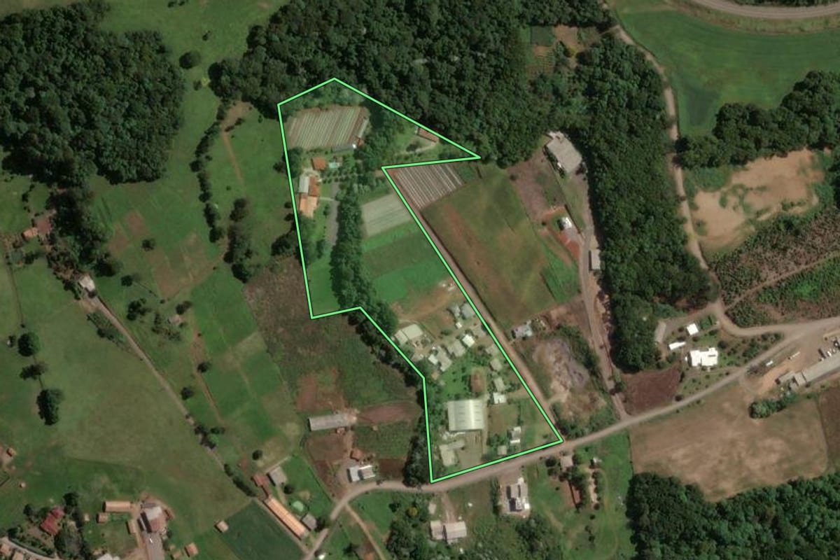 Imagem de satélite do imóvel rural em Concórdia (SC), com o contorno declarado no CAR desenhado por cima.