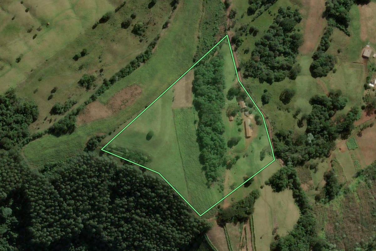 Imagem de satélite do imóvel rural em Concórdia (SC), com o contorno declarado no CAR desenhado por cima.