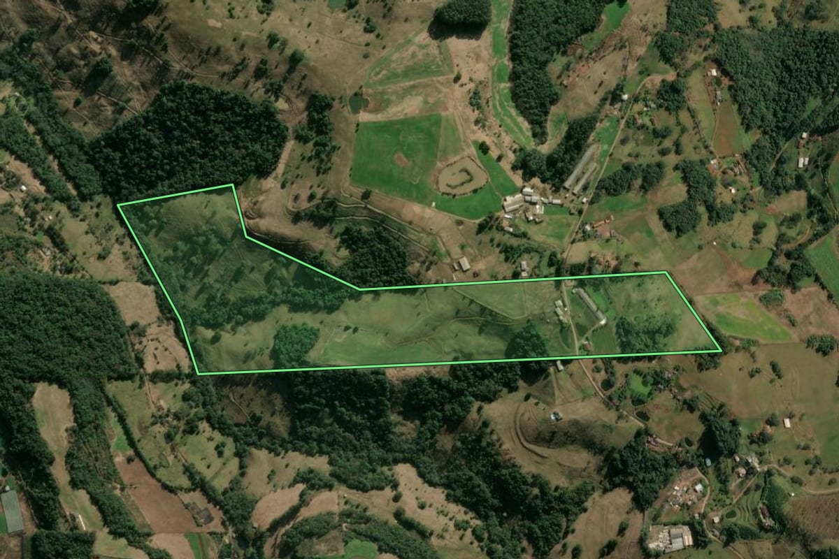 Imagem de satélite do imóvel rural em Concórdia (SC), com o contorno declarado no CAR desenhado por cima.