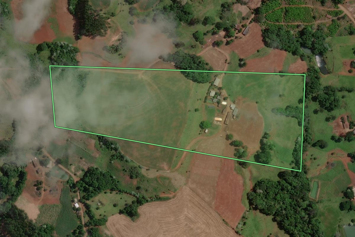 Imagem de satélite do imóvel rural em Concórdia (SC), com o contorno declarado no CAR desenhado por cima.