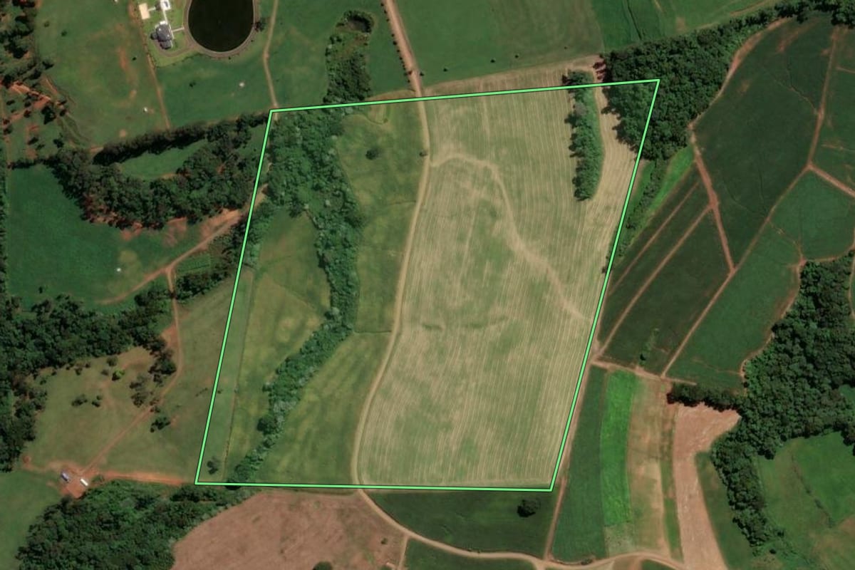 Imagem de satélite do imóvel rural em Concórdia (SC), com o contorno declarado no CAR desenhado por cima.