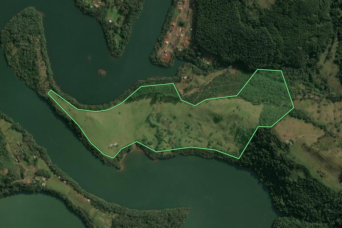 Imagem de satélite do imóvel rural em Concórdia (SC), com o contorno declarado no CAR desenhado por cima.