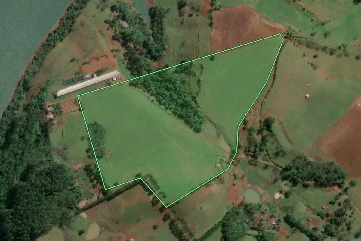 Imagem de satélite do imóvel rural em Concórdia (SC), com o contorno declarado no CAR desenhado por cima.