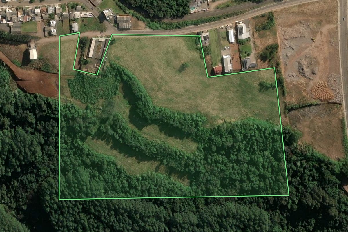 Imagem de satélite do imóvel rural em Concórdia (SC), com o contorno declarado no CAR desenhado por cima.