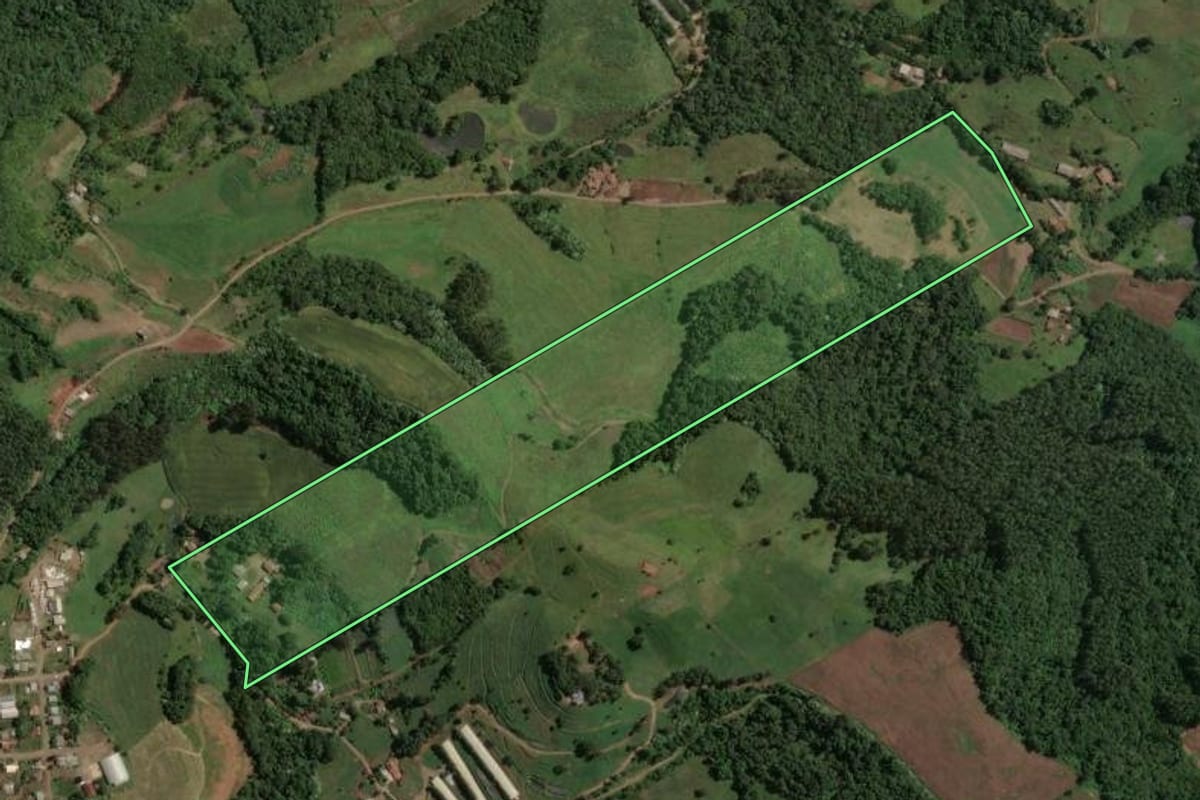 Imagem de satélite do imóvel rural em Concórdia (SC), com o contorno declarado no CAR desenhado por cima.