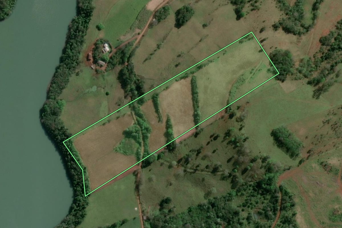 Imagem de satélite do imóvel rural em Concórdia (SC), com o contorno declarado no CAR desenhado por cima.
