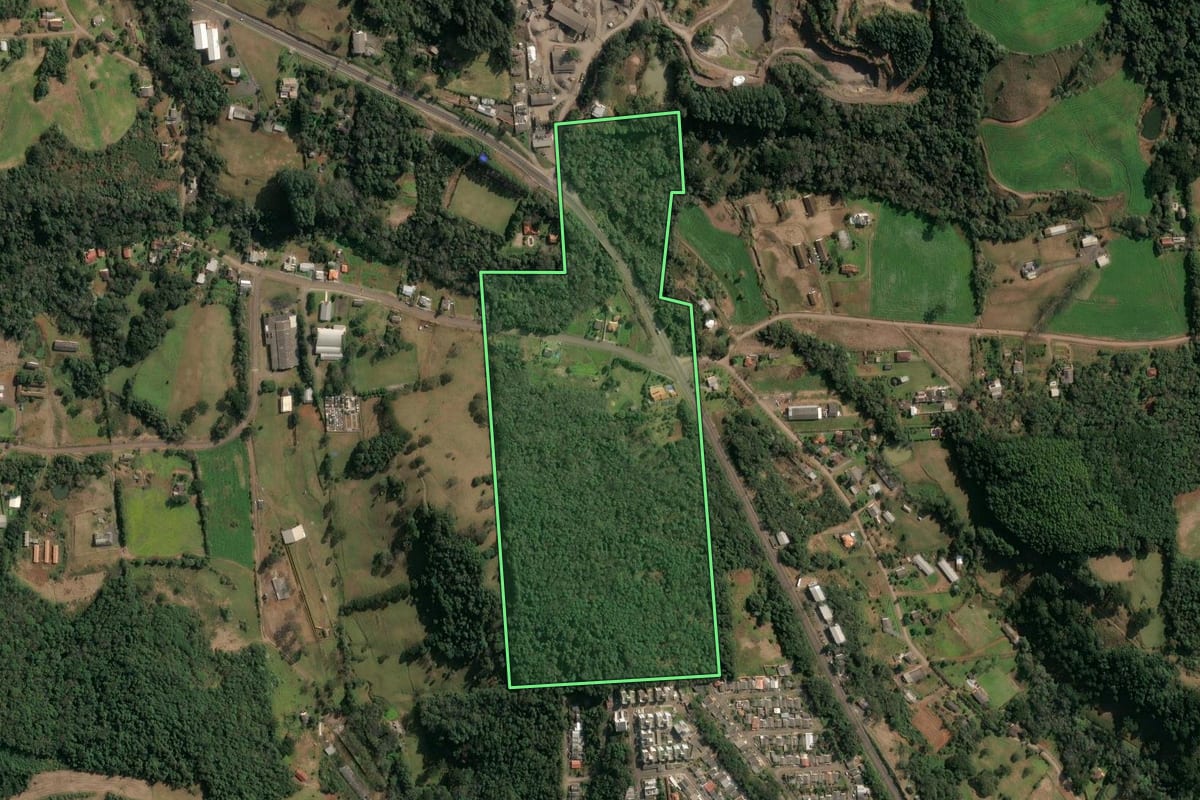 Imagem de satélite do imóvel rural em Concórdia (SC), com o contorno declarado no CAR desenhado por cima.