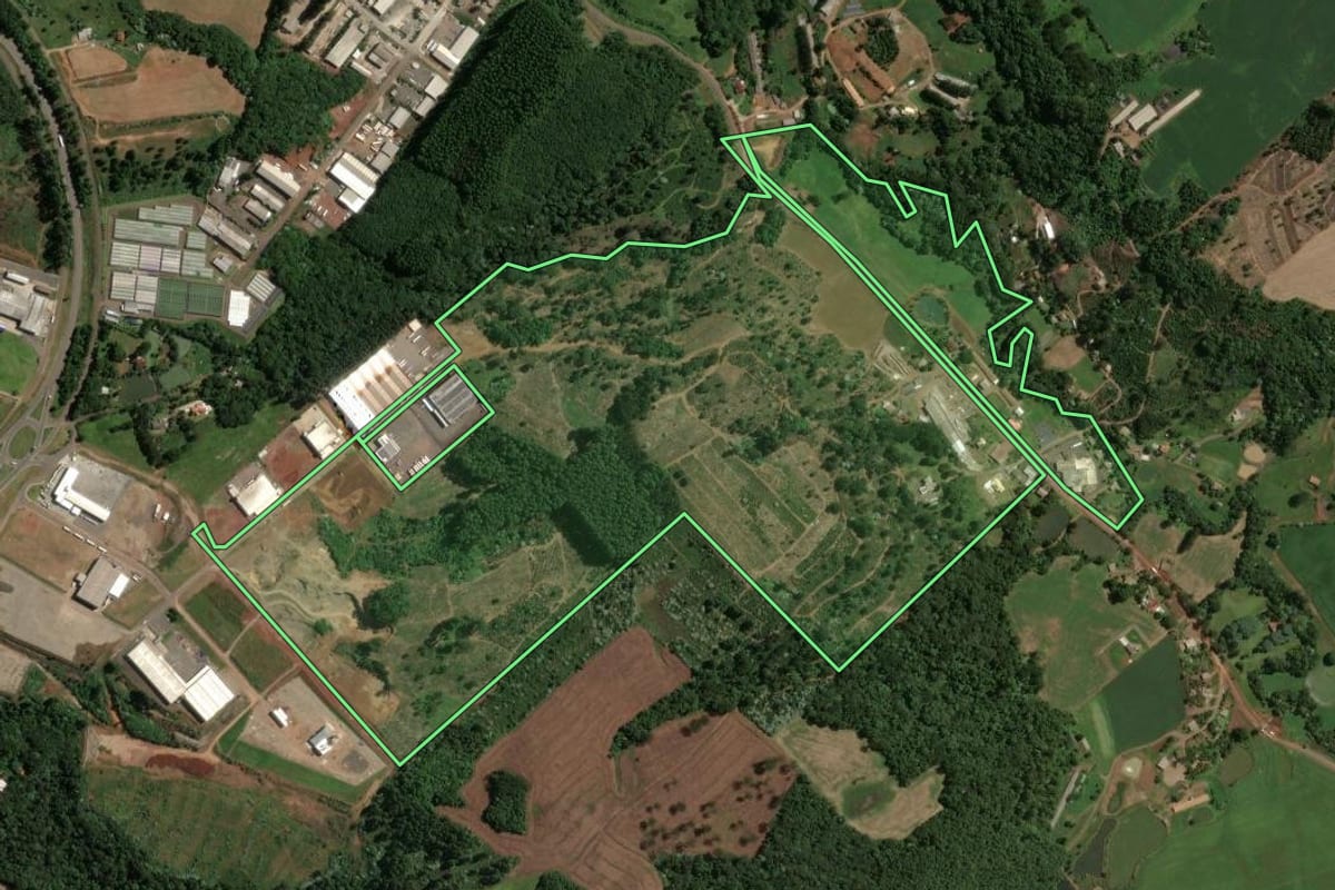 Imagem de satélite do imóvel rural em Concórdia (SC), com o contorno declarado no CAR desenhado por cima.