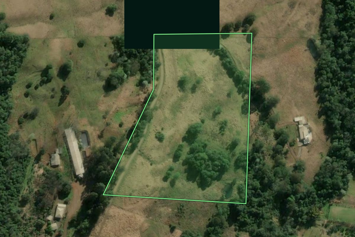 Imagem de satélite do imóvel rural em Concórdia (SC), com o contorno declarado no CAR desenhado por cima.