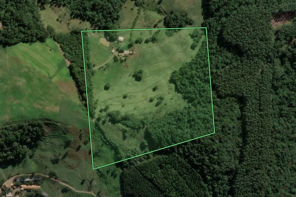 Imagem de satélite do imóvel rural em Concórdia (SC), com o contorno declarado no CAR desenhado por cima.