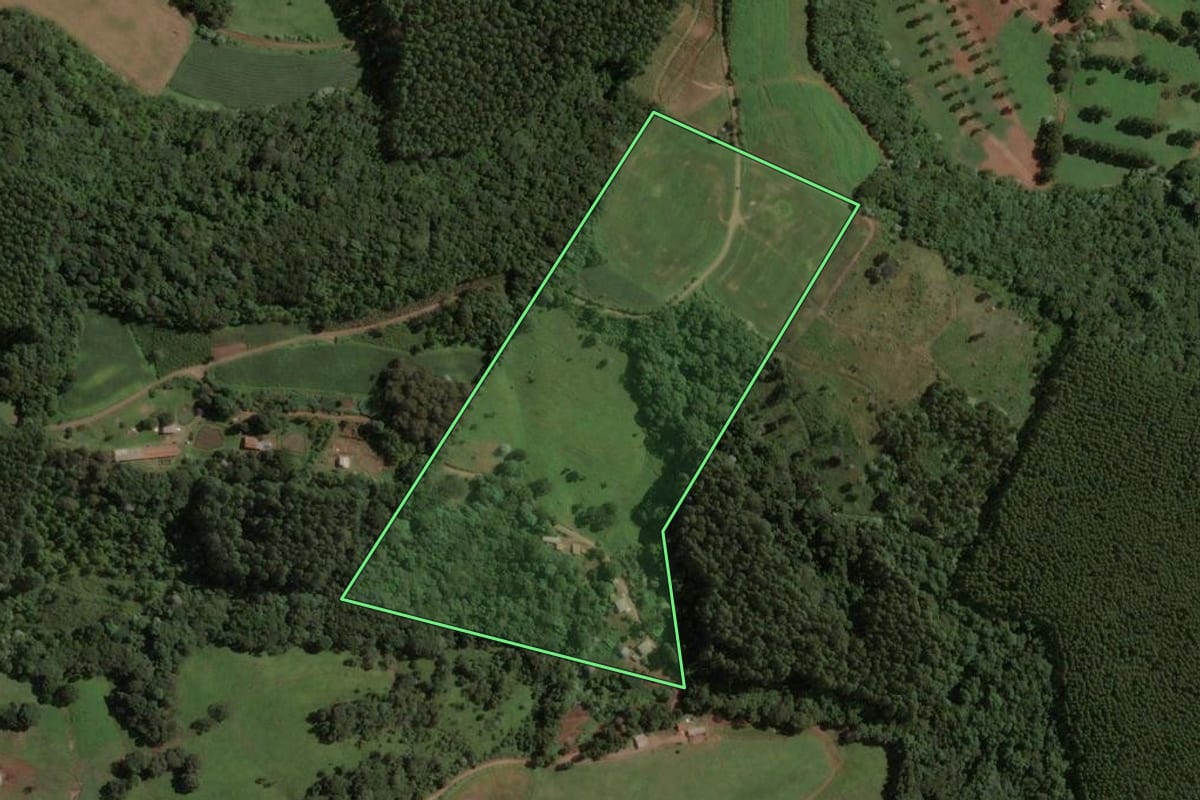 Imagem de satélite do imóvel rural em Concórdia (SC), com o contorno declarado no CAR desenhado por cima.