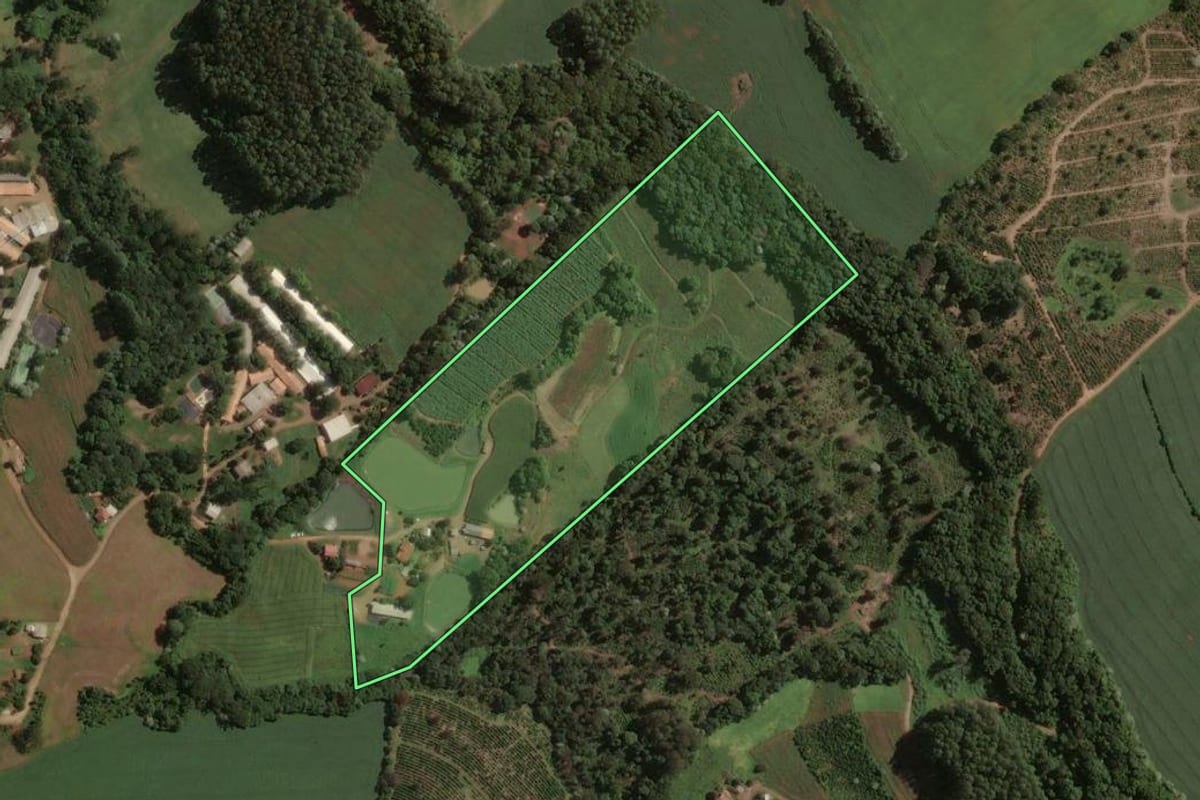 Imagem de satélite do imóvel rural em Concórdia (SC), com o contorno declarado no CAR desenhado por cima.