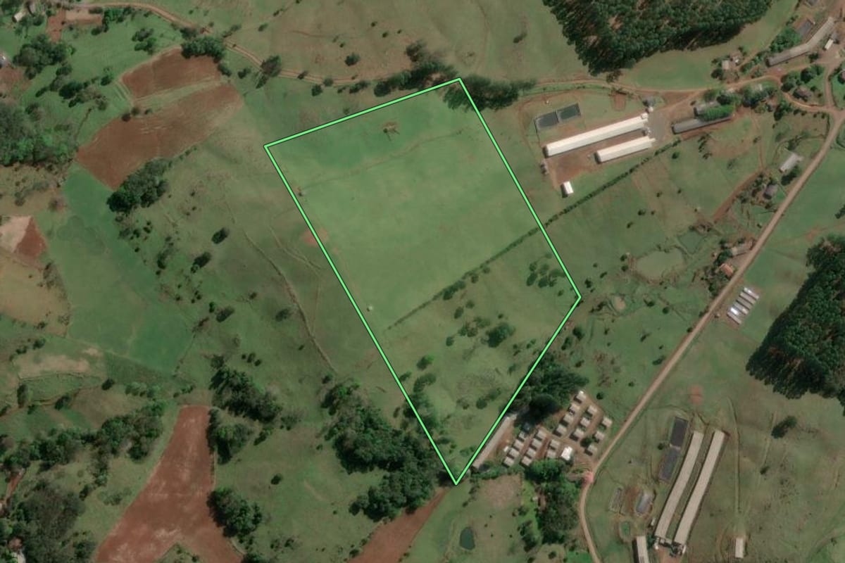 Imagem de satélite do imóvel rural em Concórdia (SC), com o contorno declarado no CAR desenhado por cima.