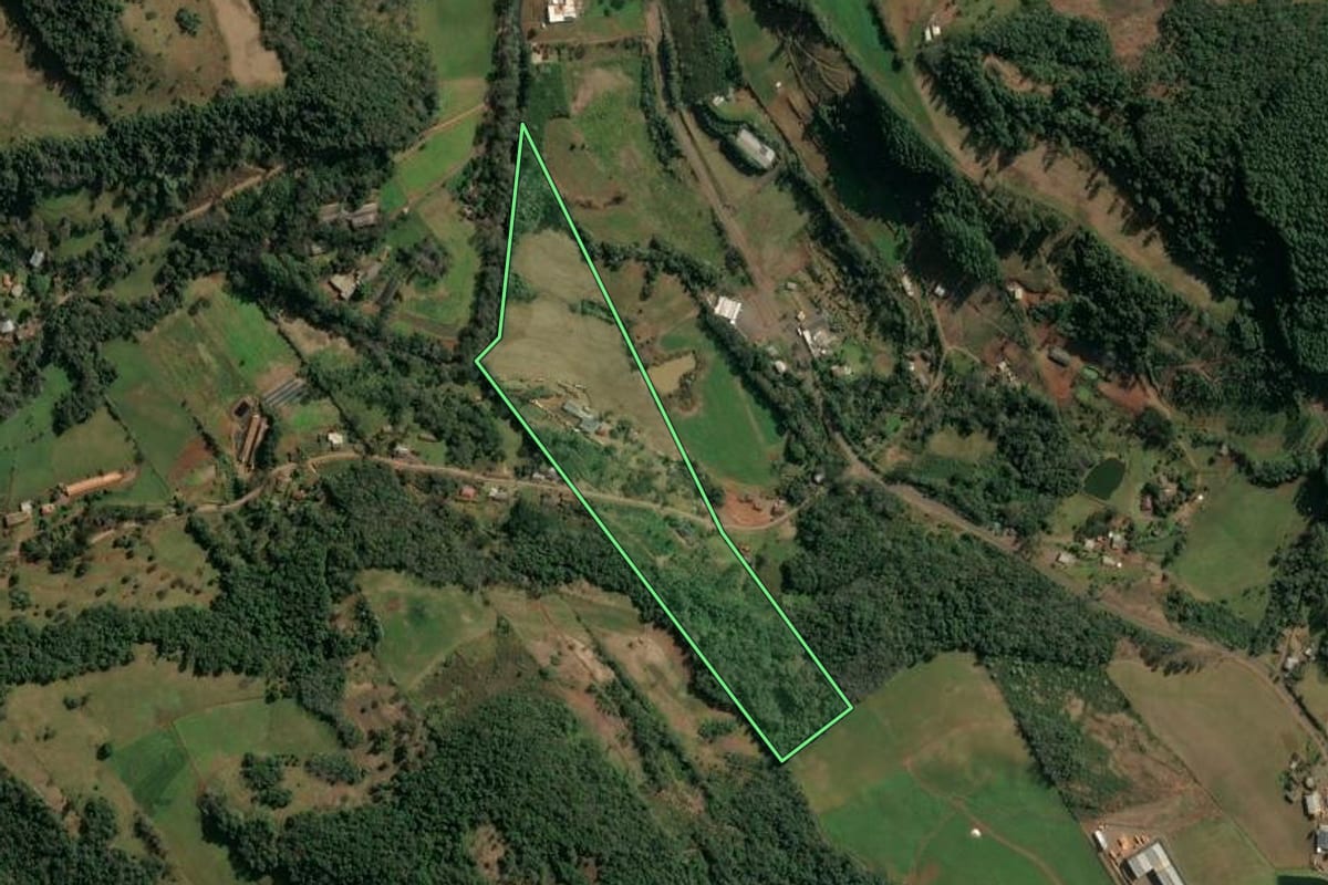 Imagem de satélite do imóvel rural em Concórdia (SC), com o contorno declarado no CAR desenhado por cima.