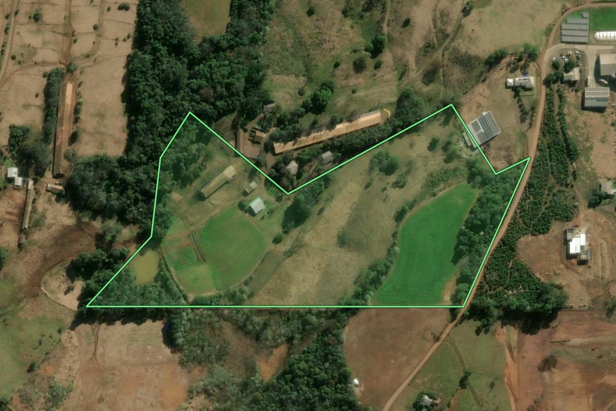 Imagem de satélite do imóvel rural em Concórdia (SC), com o contorno declarado no CAR desenhado por cima.