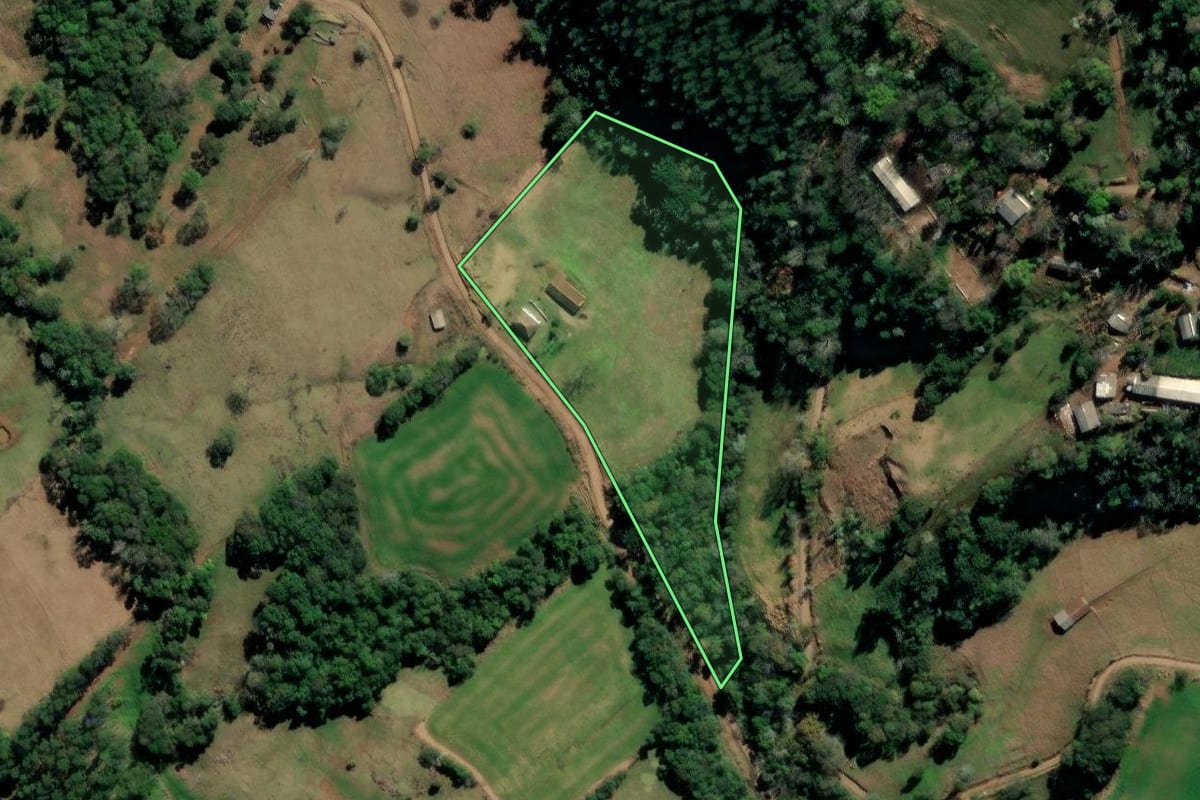 Imagem de satélite do imóvel rural em Cordilheira Alta (SC), com o contorno declarado no CAR desenhado por cima.