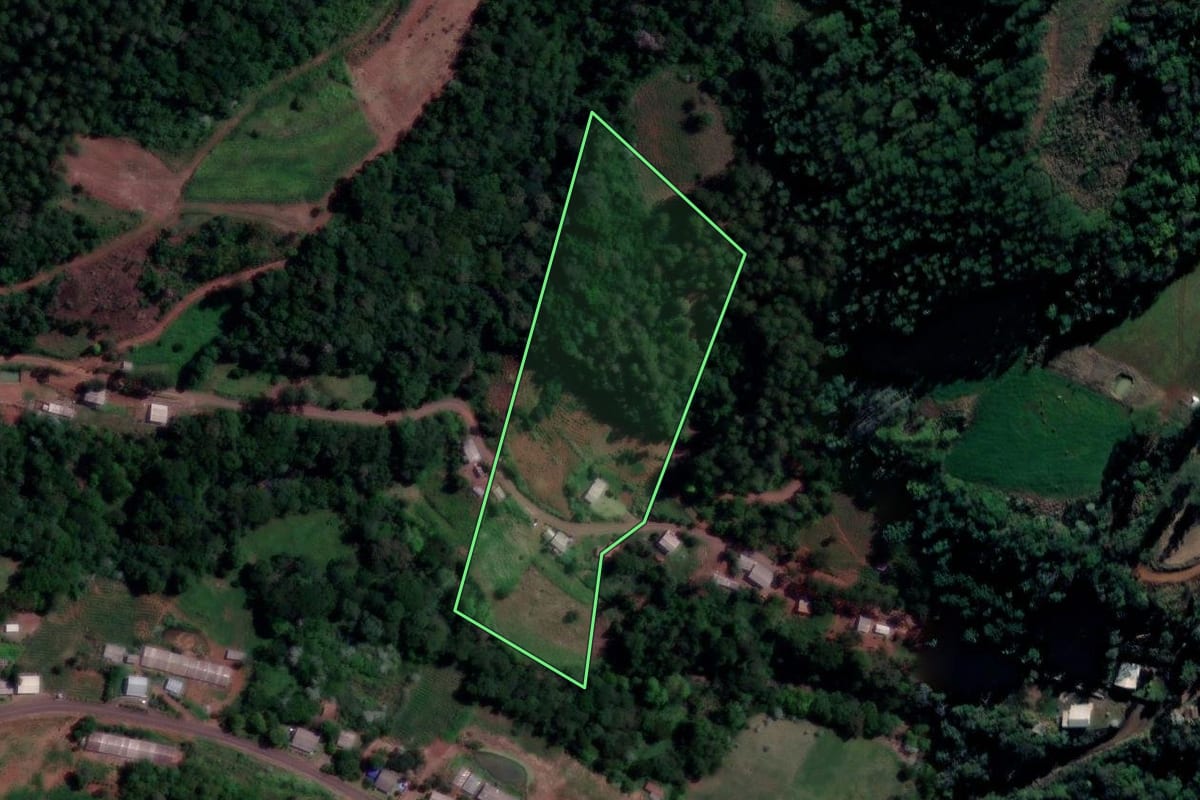 Imagem de satélite do imóvel rural em Cordilheira Alta (SC), com o contorno declarado no CAR desenhado por cima.