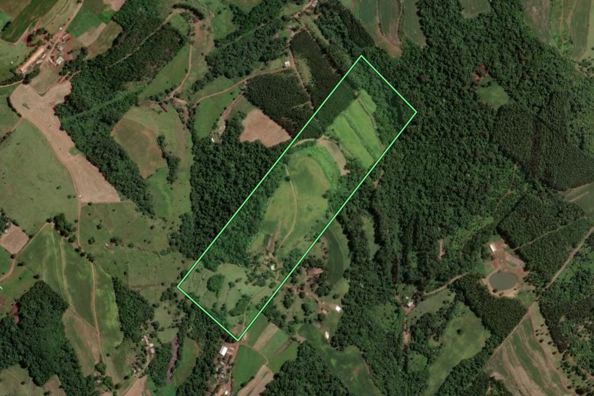Imagem de satélite do imóvel rural em Cordilheira Alta (SC), com o contorno declarado no CAR desenhado por cima.