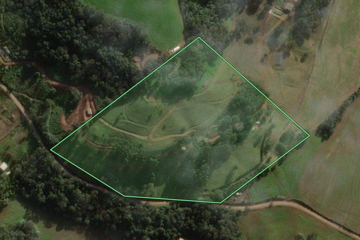 Imagem de satélite do imóvel rural em Cordilheira Alta (SC), com o contorno declarado no CAR desenhado por cima.