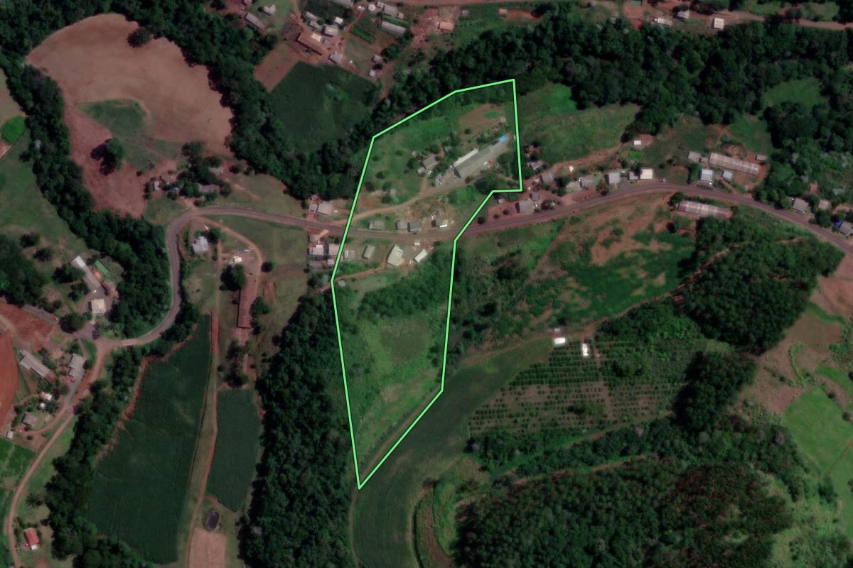 Imagem de satélite do imóvel rural em Cordilheira Alta (SC), com o contorno declarado no CAR desenhado por cima.