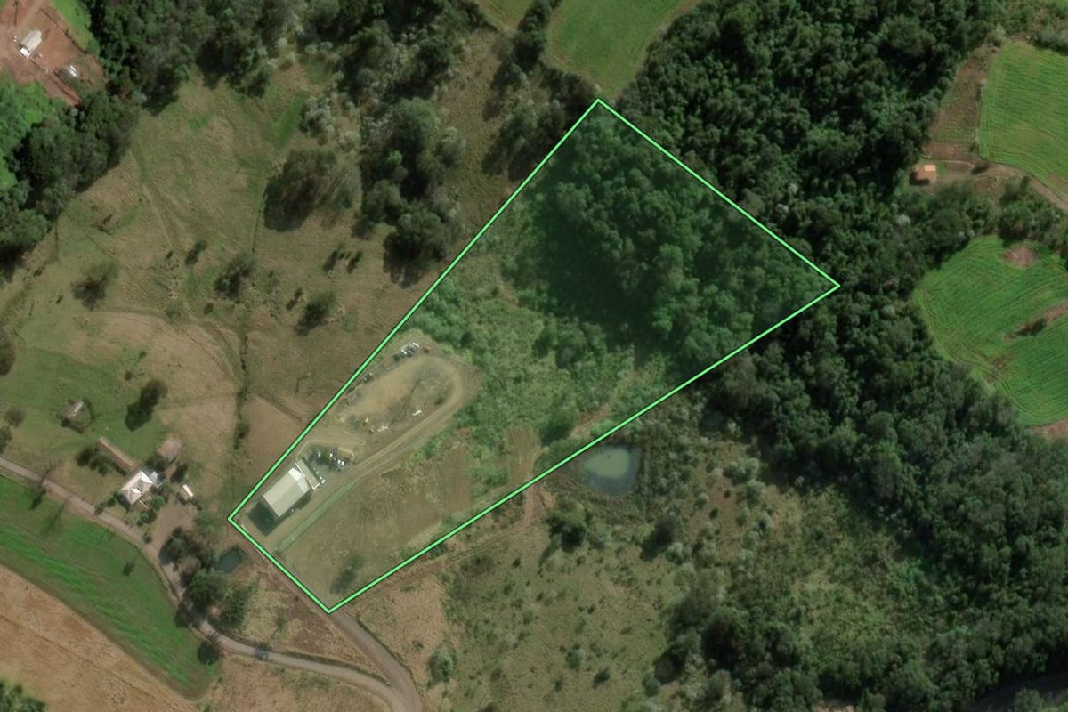 Imagem de satélite do imóvel rural em Cordilheira Alta (SC), com o contorno declarado no CAR desenhado por cima.