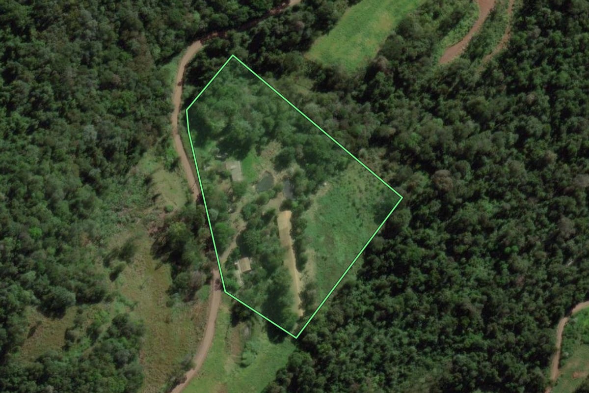 Imagem de satélite do imóvel rural em Cordilheira Alta (SC), com o contorno declarado no CAR desenhado por cima.