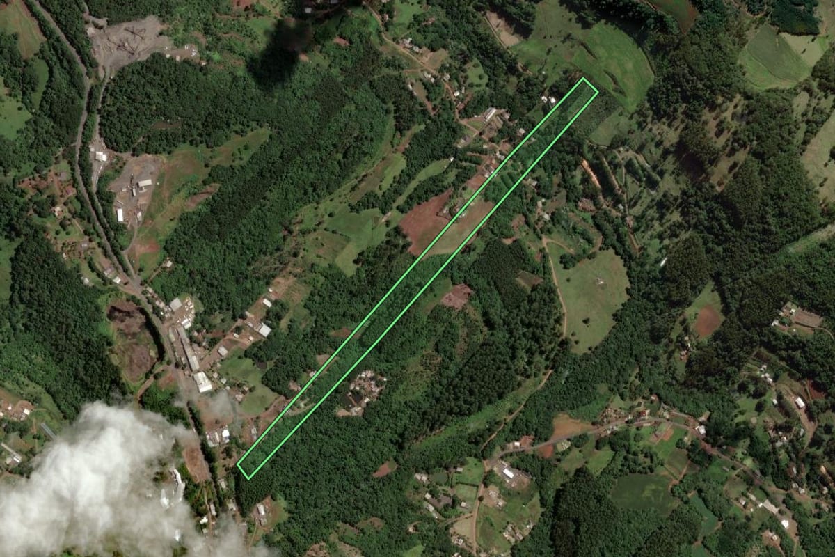 Imagem de satélite do imóvel rural em Cordilheira Alta (SC), com o contorno declarado no CAR desenhado por cima.