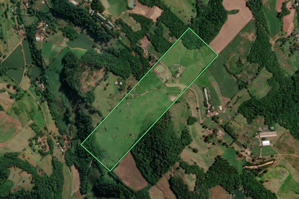 Imagem de satélite do imóvel rural em Coronel Freitas (SC), com o contorno declarado no CAR desenhado por cima.