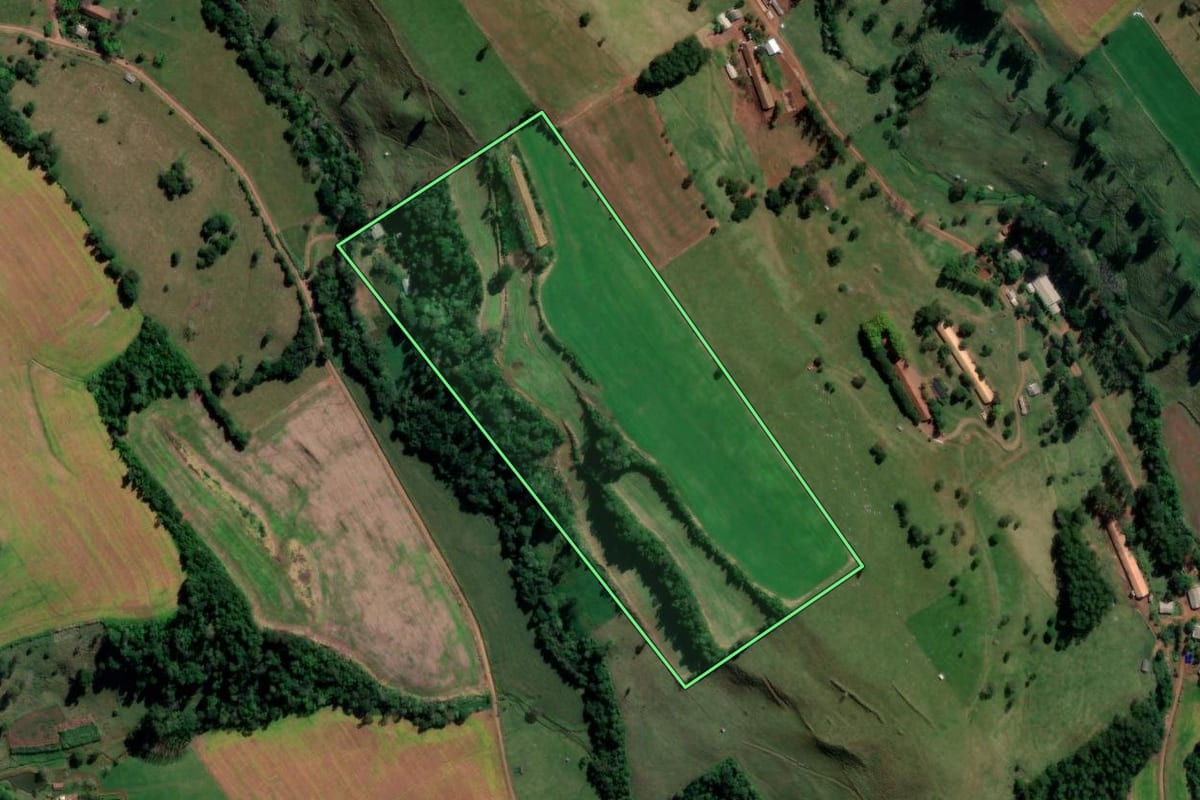 Imagem de satélite do imóvel rural em Coronel Freitas (SC), com o contorno declarado no CAR desenhado por cima.