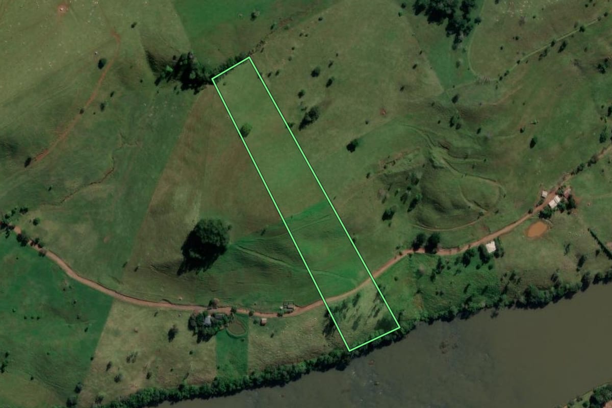 Imagem de satélite do imóvel rural em Coronel Freitas (SC), com o contorno declarado no CAR desenhado por cima.