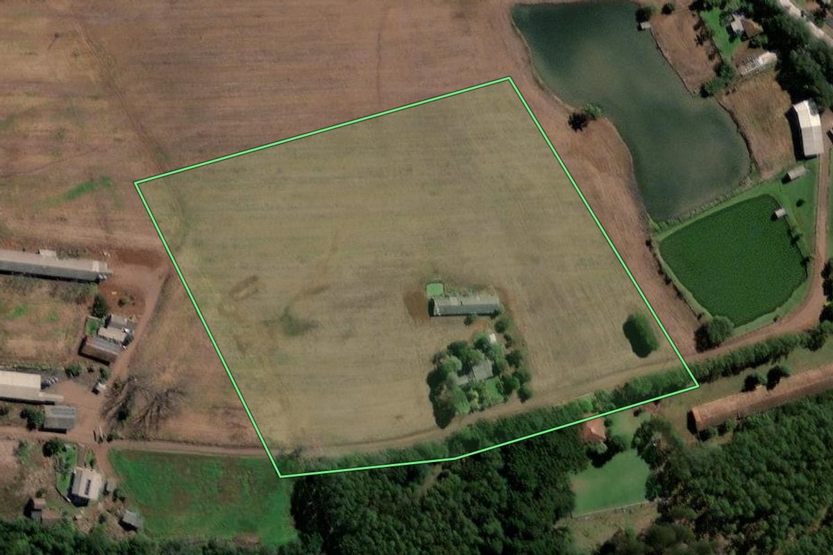 Imagem de satélite do imóvel rural em Coronel Freitas (SC), com o contorno declarado no CAR desenhado por cima.