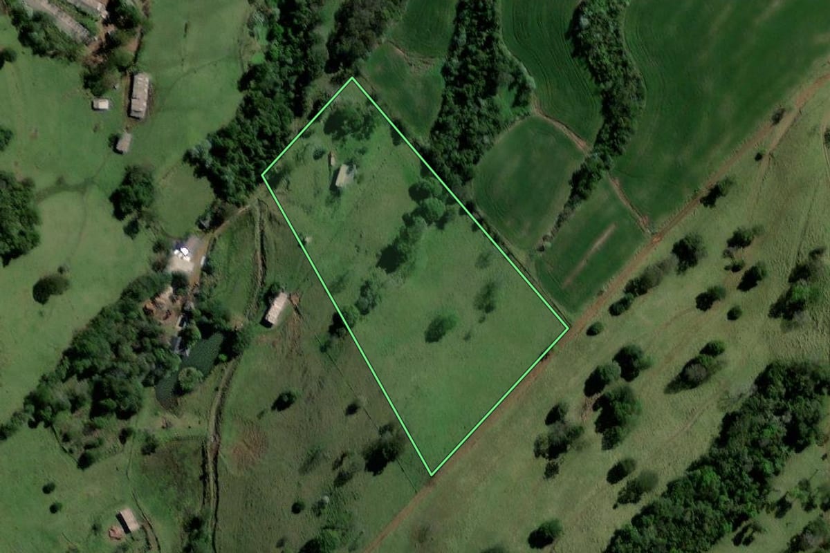 Imagem de satélite do imóvel rural em Coronel Freitas (SC), com o contorno declarado no CAR desenhado por cima.