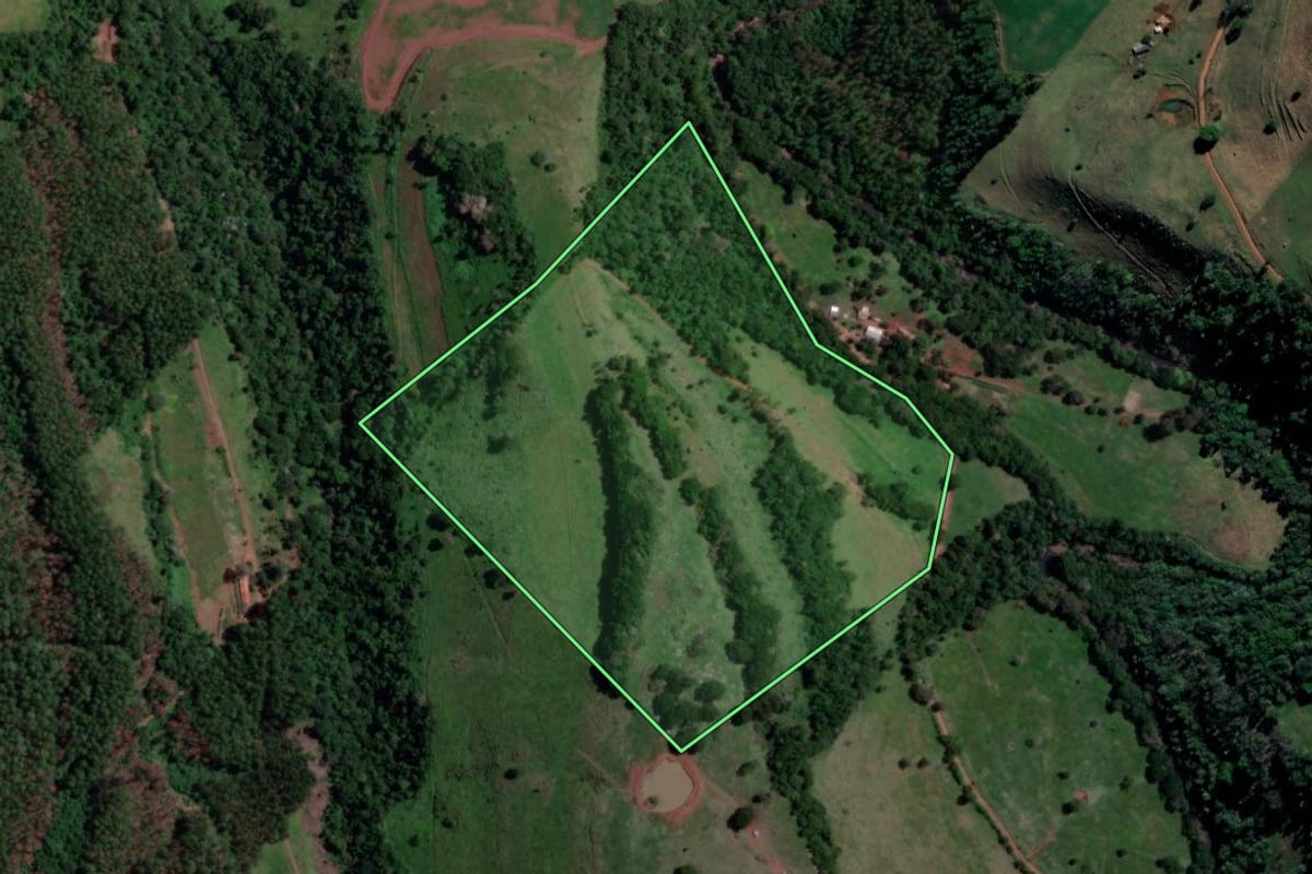 Imagem de satélite do imóvel rural em Coronel Freitas (SC), com o contorno declarado no CAR desenhado por cima.