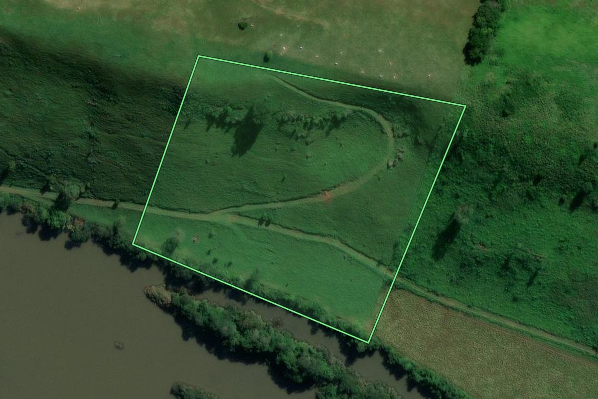Imagem de satélite do imóvel rural em Coronel Freitas (SC), com o contorno declarado no CAR desenhado por cima.