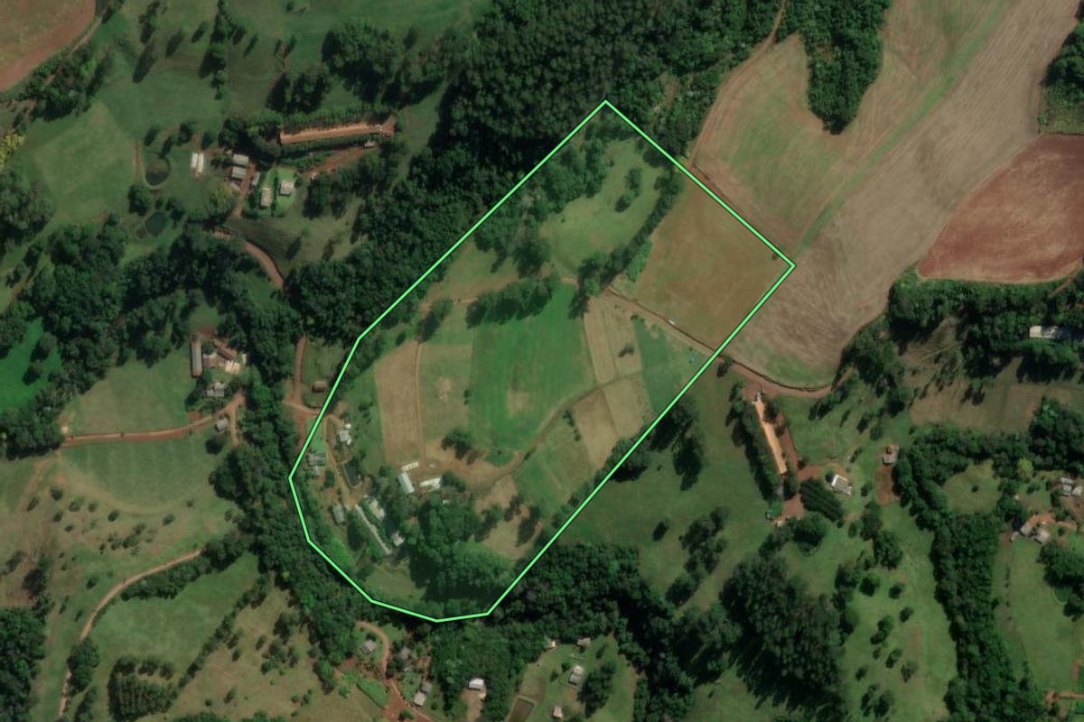 Imagem de satélite do imóvel rural em Coronel Freitas (SC), com o contorno declarado no CAR desenhado por cima.