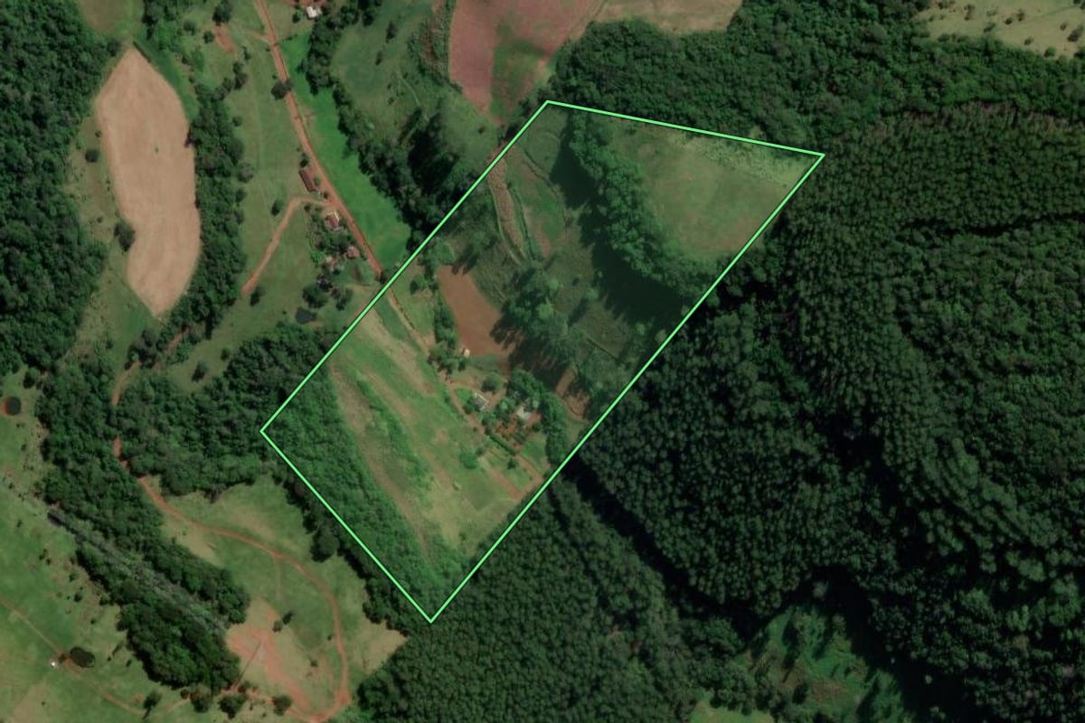 Imagem de satélite do imóvel rural em Coronel Freitas (SC), com o contorno declarado no CAR desenhado por cima.