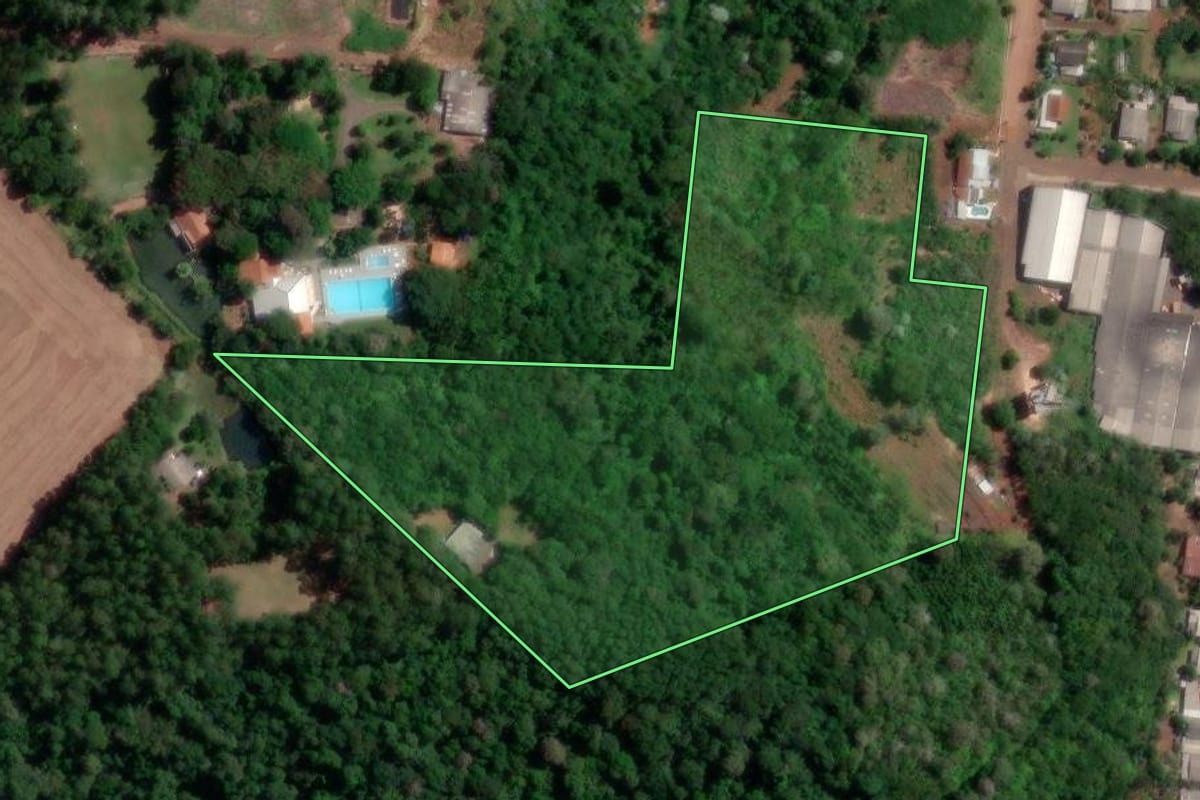 Imagem de satélite do imóvel rural em Coronel Freitas (SC), com o contorno declarado no CAR desenhado por cima.