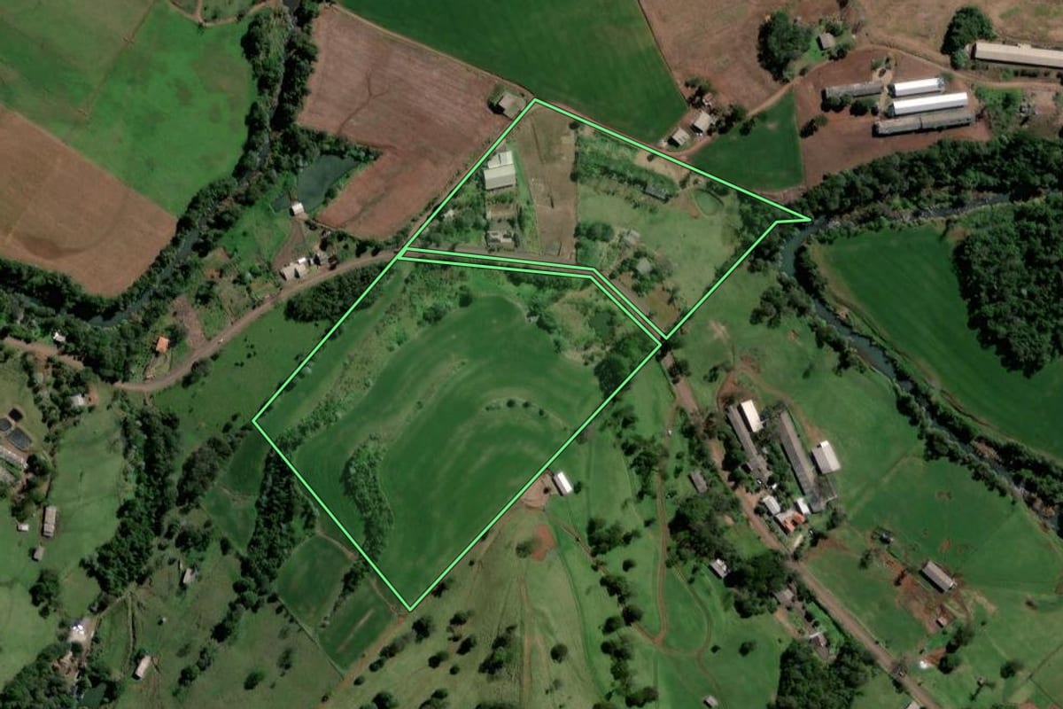 Imagem de satélite do imóvel rural em Coronel Freitas (SC), com o contorno declarado no CAR desenhado por cima.