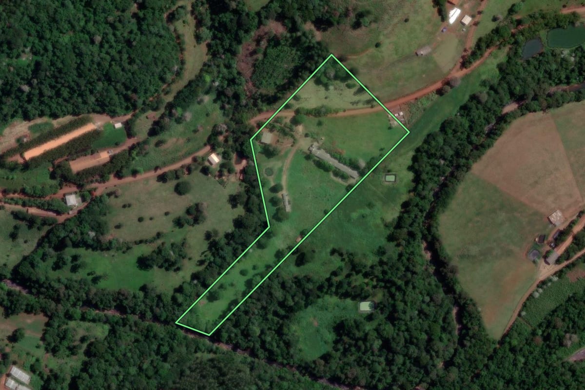 Imagem de satélite do imóvel rural em Coronel Freitas (SC), com o contorno declarado no CAR desenhado por cima.
