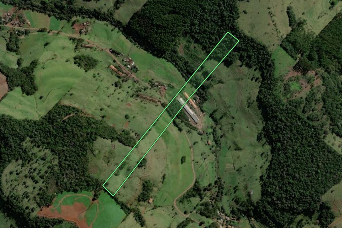 Imagem de satélite do imóvel rural em Coronel Freitas (SC), com o contorno declarado no CAR desenhado por cima.